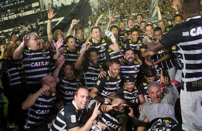 Corinthians (7 títulos) - Campeonato Brasileiro: 1990, 1998, 1999, 2005, 2011, 2015 (foto) e 2017.