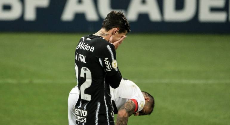 Matheus Vital perdeu pênalti na derrota de 1 a 0 do Corinthians para o Atlético-GO