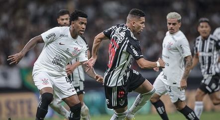 Corinthians e Atlético-MG fazem campanhas opostas no Brasileirão