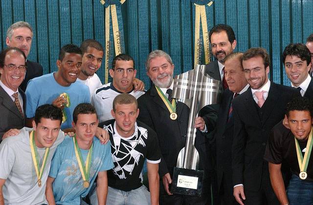 Brasileirão 2005Campeão do 1º turno: CorinthiansCampeão: Corinthians