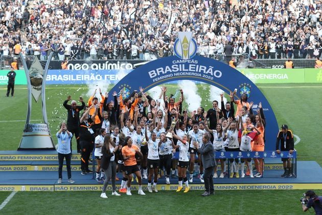 O Corinthians Feminino foi o grande campeão do Campeonato Brasileiro feminino. A final, disputada contra o Internacional, terminou com uma goleada do Timão, que venceu por 4 a 1. Jaqueline, Diany, Vic Albuquerque e Jhennifer foram as responsáveis pelos gols das Brabas do Coritnhians