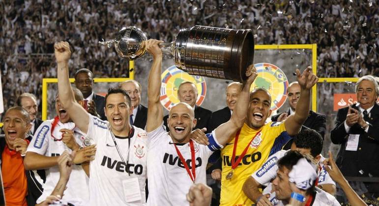 Há dez anos, o Corinthians batia o Boca Jrs e vencia a Libertadores pela primeira vez