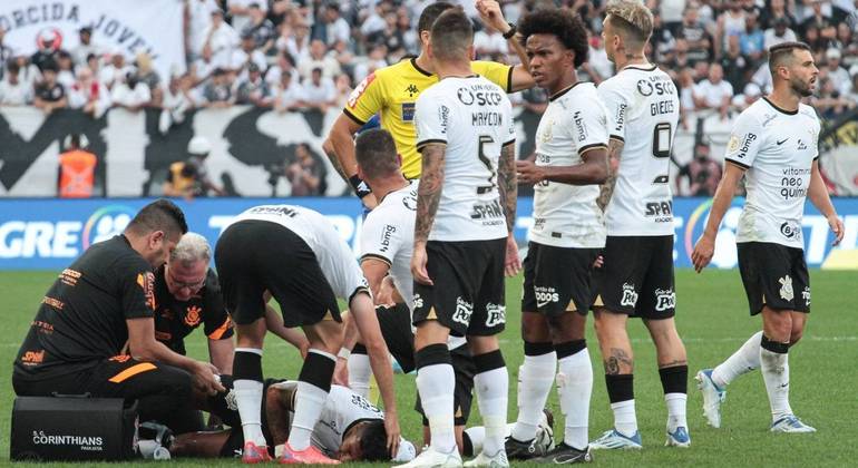 Com calendário apertado, Corinthians já perdeu Paulinho por lesão
