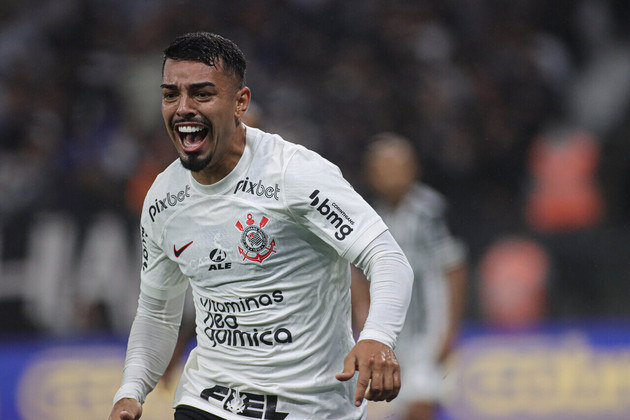 Cada vez mais titular da equipe, o lateral Matheus Bidu além de fazer grande partida defensiva, marcou o gol que abriu o placar para o Corinthians, para explodir as arquibancadas em Itaquera