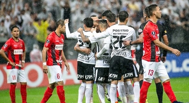 O Corinthians é o novo líder do Grupo 7 da Copa Libertadores