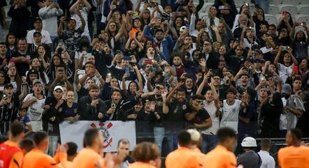 Torcida do Corinthians vai poder comparecer ao treinamento desta terça-feira (15)