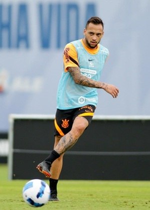 Volante Maycon em treino