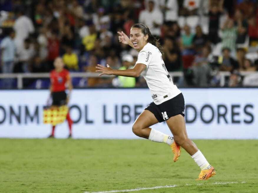 Corinthians goleia e se garante nas quartas da Libertadores feminina