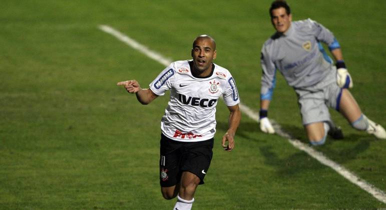 Emerson Sheik fez os dois gols do Timão na final contra o Boca
