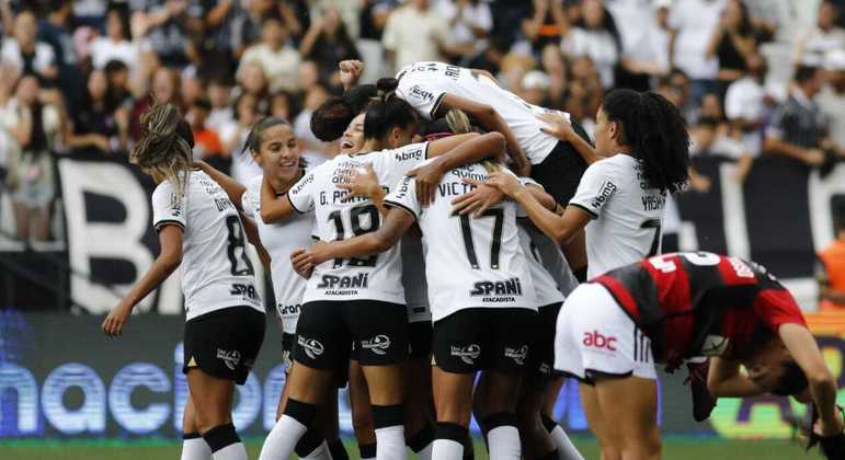 Pelo Brasileirão Feminino, Corinthians encara o Flamengo em