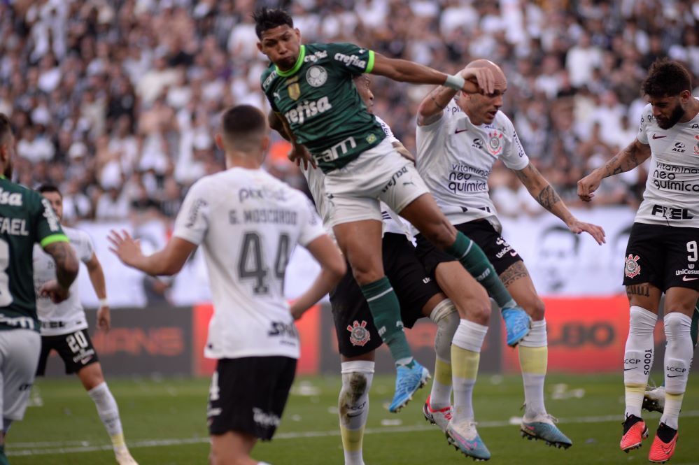 Perdemos dois pontos', define Abel após empate do Palmeiras no dérbi