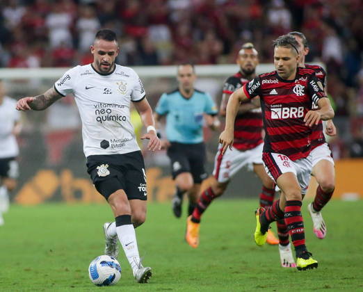 No entanto, na grande final contra o Flamengo, Renato Augusto e seus companheiros ficaram no quase, e perderam a decisão nas penalidades. Para piorar, foi para o próprio Flamengo que o Timão havia sido eliminado da Libertadores, meses antes