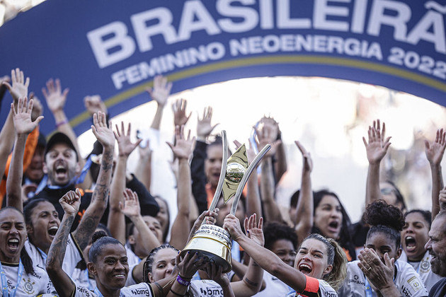 Corinthians: São as grandes favoritas ao título mais uma vez. Além dos quatro títulos do Brasileirão na bagagem, o time já faturou duas Supercopas do Brasil, uma Copa do Brasil e três Campeonatos Paulistas. 
