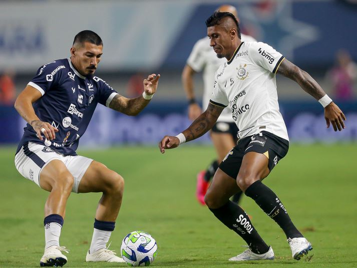 Além do talento em campo, craques do Brasileirão desfilam beleza pelos  estádios; confira fotos dos galãs - Fotos - R7 Campeonato Brasileiro Série A