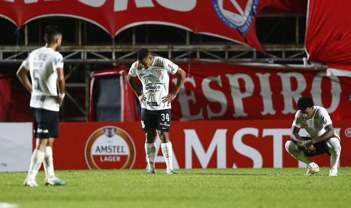 Corinthians (grupo E da Libertadores)Classificação e pontuação: 3º lugar com sete pontosSituação: eliminado da competição, mas ganha vaga nos playoffs da Sul-americana