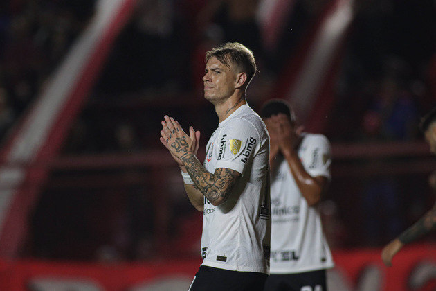 O companheiro Róger Guedes, que teve atuação discreta, também reagiu ao gol perdido por Murillo