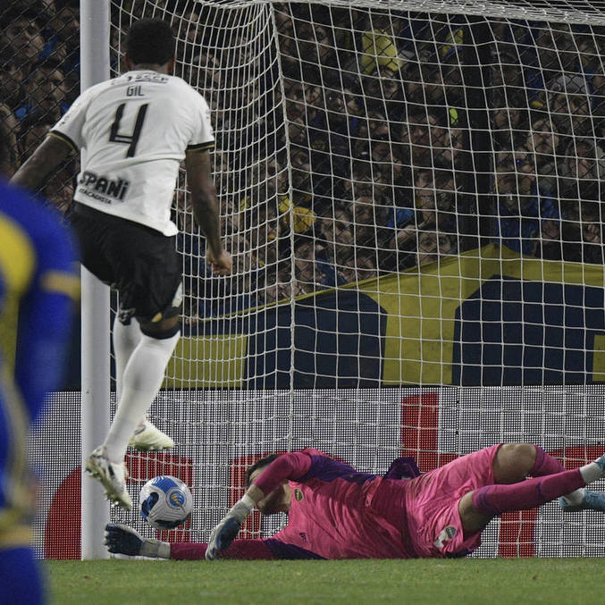 Gil converte pênalti que deu a classificação ao Timão na Libertadores