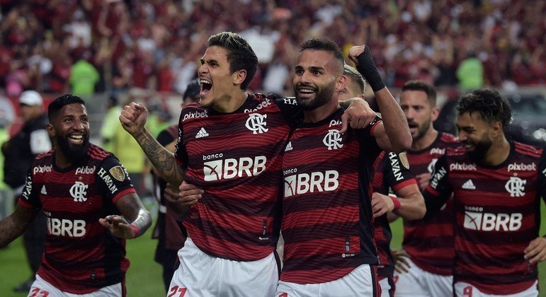 Jogadores do Flamengo comemoram gol no Maracanã