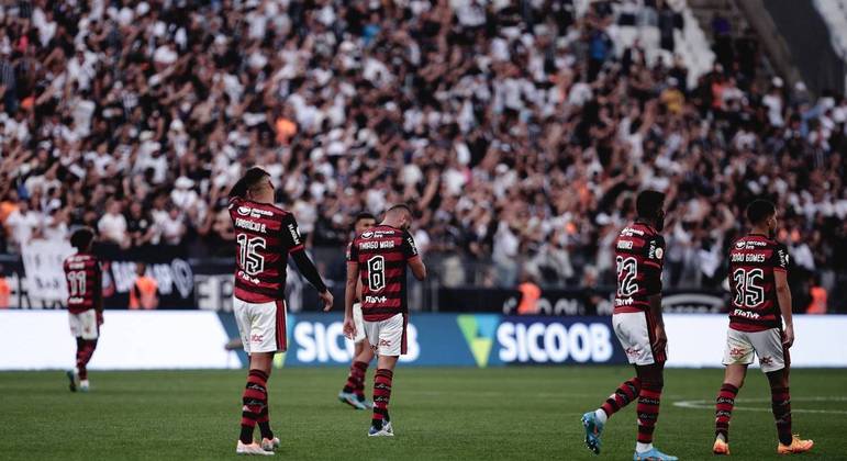 Rodinei, do Flamengo, marcou gol contra