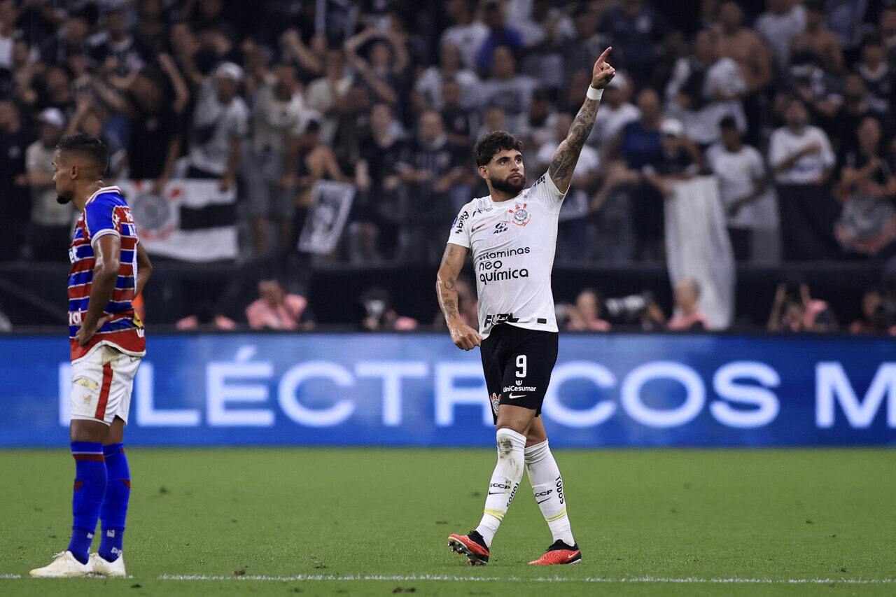 Gol de Yuri Alberto. O time de Luxa, dependendo de outra assist&ecirc;ncia maravilhosa de Renato Augusto