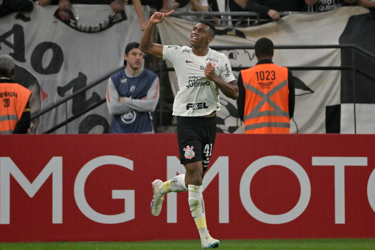 Corinthians é derrotado pelo Internacional e vê vaga na Sul-Americana  ameaçada - Esportes - R7 Futebol