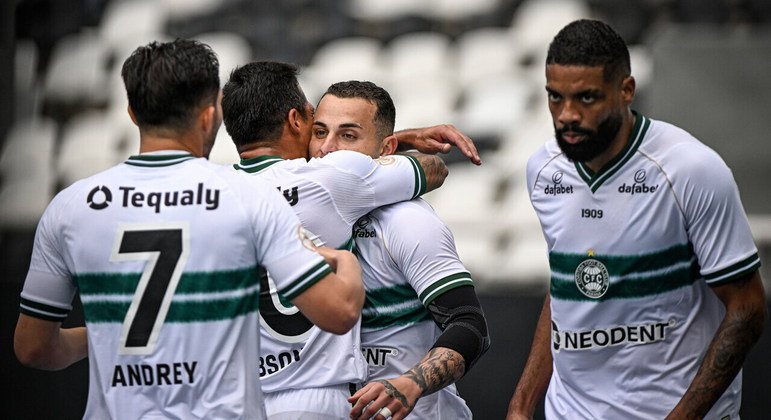 CoritibaQuem chegou: Fransérgio (volante), Edu (atacante), Reynaldo (zagueiro), Hayner (lateral) e Lucas Barbosa (atacante)Quem saiu: Júnior Urso (volante/Orlando City — Estados Unidos), Juan Díaz (volante/sem clube), Jesús Trindade (volante/Barcelona Sporting — Equador), William Pottker (atacante/Avaí), Zé Roberto (atacante/Mirassol) e Alef Manga (atacante/Pafos — Chipre)