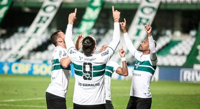 CORITIBA: Reapresentação no dia 3 de janeiro e a primeira partida oficial será no dia 22 de janeiro, contra o Cianorte, pelo Campeonato Paranaense.