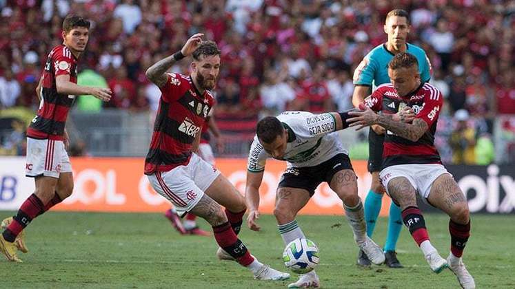 Coritiba - Sobe: Não há pontos positivos no Coritiba na derrota para o Flamengo. | Desce: O Coritiba veio ao Rio de Janeiro e foi dominada pelo Flamengo. A equipe paranaense viu o Rubro-Negro jogar durante os 90 minutos e pouco produziu.