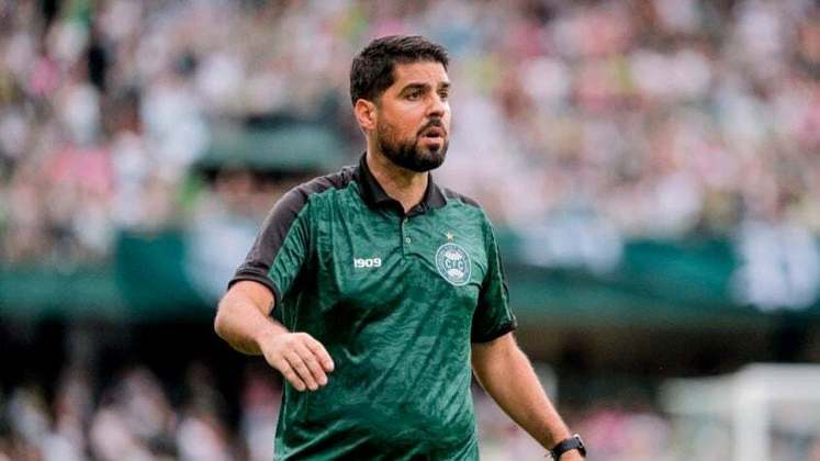 Coritiba - Toni Oliveira, português, 40 anos, no clube desde dezembro de 2022.