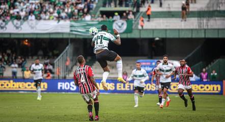 Coritiba e São Paulo se enfrentaram neste sábado (29)