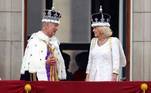 Depois da cerimônia, Charles e Camilla retornaram ao Palácio de Buckingham. De lá, o casal foi até a sacada e acenou aos súditos, que, mesmo debaixo de chuva, se mostraram entusiasmados com o momento histórico