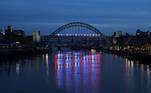 Ainda durante o Lighting Up the Nation, a ponte Tyne ficou toda iluminada, refletindo na água as cores da bandeira do Reino Unido: vermelha, azul e branca. O Rio Tyne fica localizado ao norte da Inglaterra