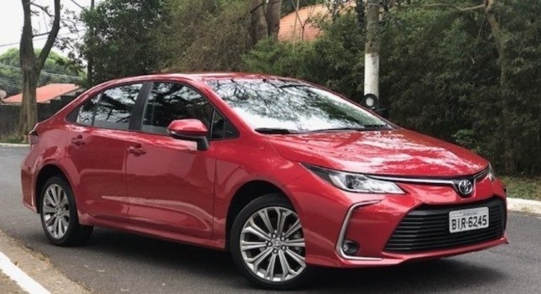 2º - Toyota CorollaO sedã da montadora japonesa permanece estável na relação
dos mais buscados do primeiro trimestre de 2023