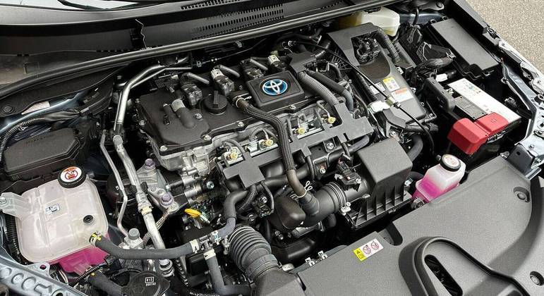 Motor do Corolla tem um a combustão 1.8 de ciclo Atkinson de 101cv e 14,5kgfm de torque associado aos motores elétricos de 72cv