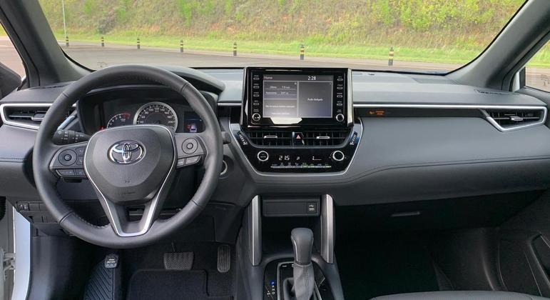SUV possui computador de bordo com tela TFT de 4,2” de alta resolução