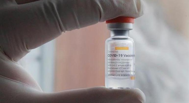 CoronaVac é a vacina mais utilizada no Chile, que já recebeu 23,6 milhões de doses