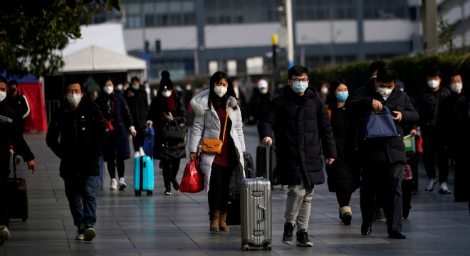 Asiáticos se tornaram 'o rosto' da doença e ilustram grande parte das matérias