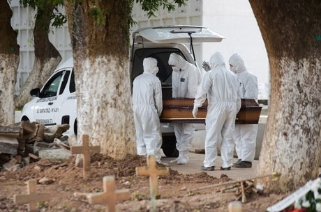 Semana termina como a pior desde o início da pandemia