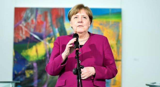 Angela Merkel afirmou que entrou em contato com parceiros na Otan