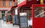 Bares e restaurantes vazios na cidade francesa de Nice, por conta do coronavírus