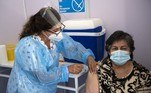 Chile aplica terceira dose em vacinados com CoronaVacVEJA MAIS