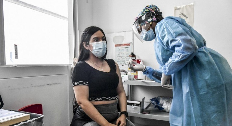 Governo colombiano quer acelerar vacinação em todo o país 