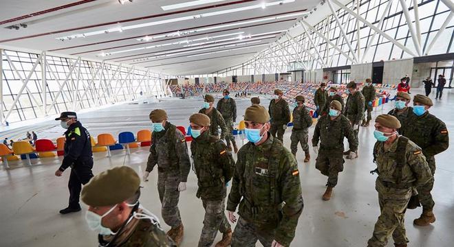 Soldados do exército espanhol vão montar hospital de campanha em Barcelona 