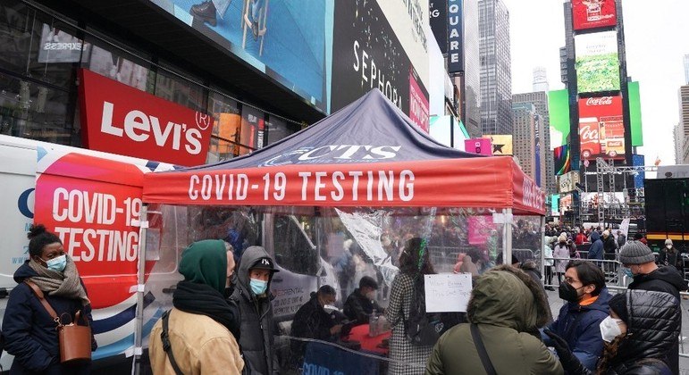 Países tentam aumentar número de testes para identificar novos casos de Covid-19