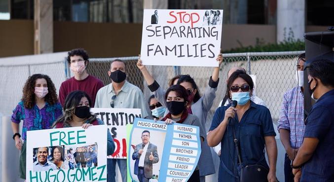 Famílias de imigrantes vêm protestando há meses contra as detenções 