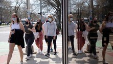 EUA flexibilizam uso de máscara ao ar livre para imunizados