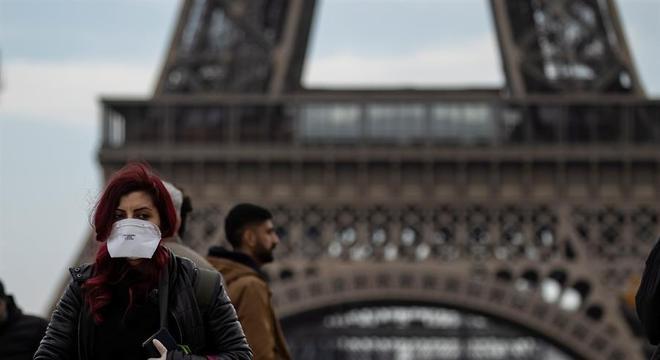 França já espera pelo aumento de casos de covid-19, médico morreu