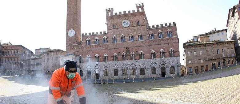 Isolados, moradores de Roma recebem alimentos produzidos por africanos