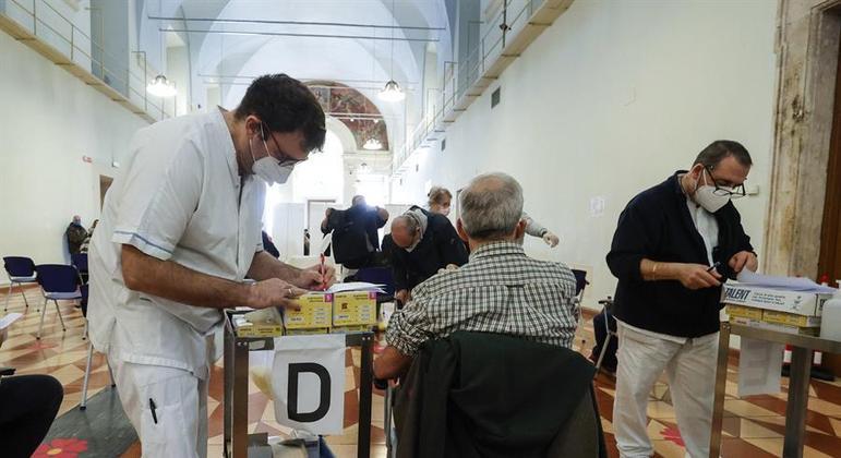 A Itália intensificou sua campanha de vacinação em meio à quarta onda de casos de Covid 