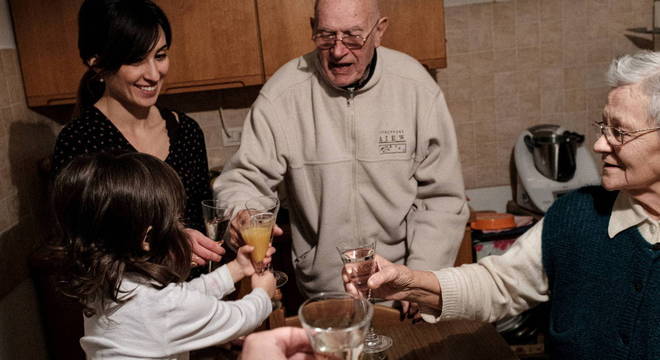 Após quarentena família e amigos são prioridades para brasileiros